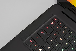 画像ギャラリー No.026のサムネイル画像 / 「Razer Blade」2016年モデルをテスト。超薄型のゲーマー向けノートPCは,持ち運べるゲーム環境への期待に応えられるか?