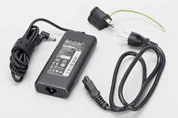 画像ギャラリー No.028のサムネイル画像 / 「Razer Blade」2016年モデルをテスト。超薄型のゲーマー向けノートPCは,持ち運べるゲーム環境への期待に応えられるか?