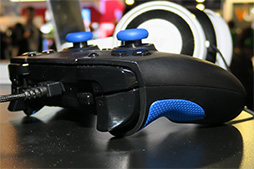 Ces 17 Razer初のps4用ゲームパッド Raiju 2万円超級のps公式ライセンス取得済み入力デバイスに触ってきた