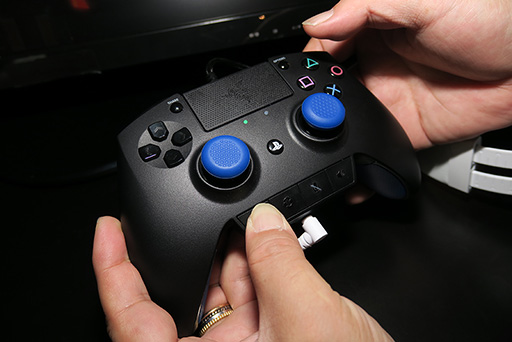 Ces 17 Razer初のps4用ゲームパッド Raiju 2万円超級のps公式ライセンス取得済み入力デバイスに触ってきた