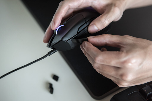 画像ギャラリー No.007のサムネイル画像 / Razer,スクロールホイール回転の抵抗値をカスタマイズできるFPS向けマウス「Basilisk」発表