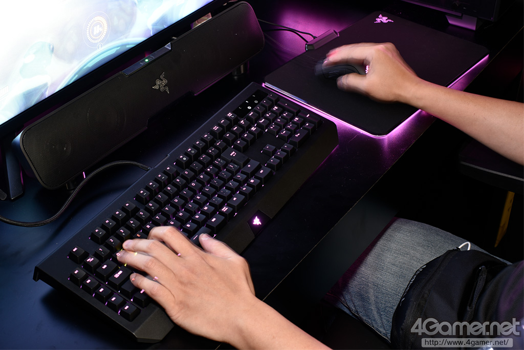 画像集 002 Tgs 17 これこそがゲーマーの秘密基地 Ledイルミネーション機能 Chroma による 新しいゲーム部屋のありかた を Razerが提案