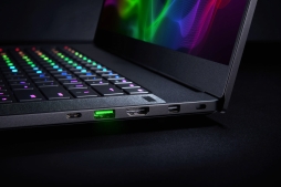 ���������꡼ No.008�Υ���ͥ������ / ��Razer Blade�פο���ǥ뤬8��3���˹���ȯ�䡣15.6�������ޤ��Ѥ�ä���������