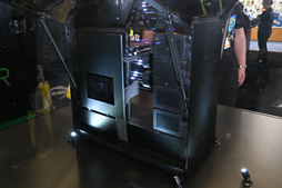 画像ギャラリー No.006のサムネイル画像 / Razer初のPCケース「Tomahawk Elite」は天板自動開閉システムと跳ね上がる側面ガラスパネルを搭載