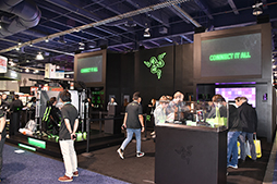 画像ギャラリー No.001のサムネイル画像 / Razerのレースゲーム用のコクピットシステム「Razer Eracing Simulator」を早速体験してきた