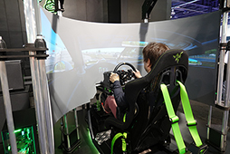 画像ギャラリー No.006のサムネイル画像 / Razerのレースゲーム用のコクピットシステム「Razer Eracing Simulator」を早速体験してきた
