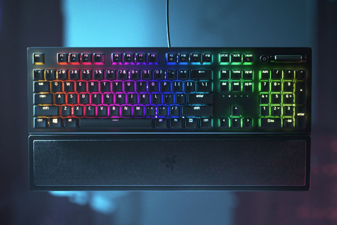 Razer,ワイヤレスキーボード「BlackWidow V3 Pro」とワイヤード