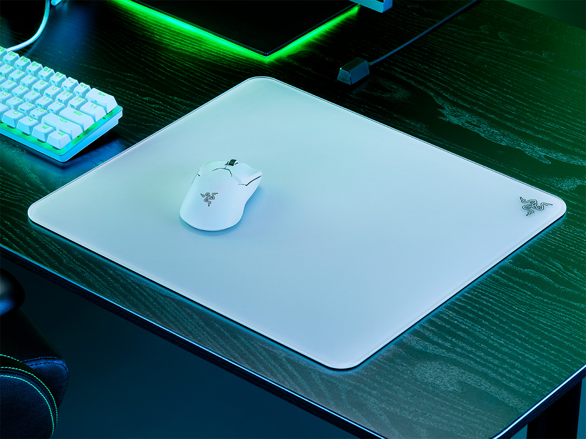 Razer初のガラス製マウスパッド「Atlas」が5月26日に発売。ワイヤレス
