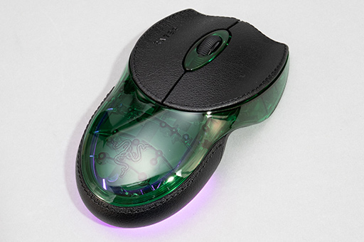 画像ギャラリー No.009のサムネイル画像 / 約23万円でも完売したマウス!?　Razer初のゲーマー向けマウスを復刻した「Razer Boomslang」20周年モデルを写真で見る