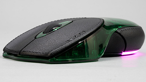 画像ギャラリー No.015のサムネイル画像 / 約23万円でも完売したマウス!?　Razer初のゲーマー向けマウスを復刻した「Razer Boomslang」20周年モデルを写真で見る