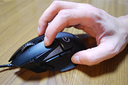 ロジクールのゲーマー向けマウス主力シリーズ最新作 G502 レビュー 伝統に背を向けた新デザインは吉と出るのか