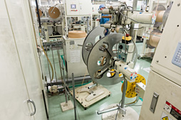 画像ギャラリー No.016のサムネイル画像 / Logicool Gとオムロンによるオリジナルメカニカルキースイッチ「Romer-G」,その製造工程を鳥取でじっくり見てきた