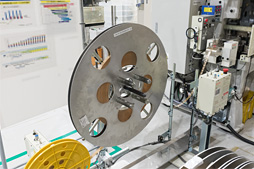 画像ギャラリー No.019のサムネイル画像 / Logicool Gとオムロンによるオリジナルメカニカルキースイッチ「Romer-G」,その製造工程を鳥取でじっくり見てきた