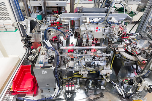 画像ギャラリー No.023のサムネイル画像 / Logicool Gとオムロンによるオリジナルメカニカルキースイッチ「Romer-G」,その製造工程を鳥取でじっくり見てきた