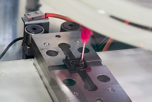 画像ギャラリー No.027のサムネイル画像 / Logicool Gとオムロンによるオリジナルメカニカルキースイッチ「Romer-G」,その製造工程を鳥取でじっくり見てきた