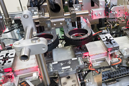 画像ギャラリー No.028のサムネイル画像 / Logicool Gとオムロンによるオリジナルメカニカルキースイッチ「Romer-G」,その製造工程を鳥取でじっくり見てきた