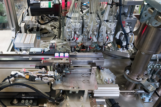 画像ギャラリー No.034のサムネイル画像 / Logicool Gとオムロンによるオリジナルメカニカルキースイッチ「Romer-G」,その製造工程を鳥取でじっくり見てきた