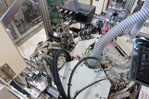 画像ギャラリー No.035のサムネイル画像 / Logicool Gとオムロンによるオリジナルメカニカルキースイッチ「Romer-G」,その製造工程を鳥取でじっくり見てきた