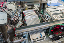 画像ギャラリー No.038のサムネイル画像 / Logicool Gとオムロンによるオリジナルメカニカルキースイッチ「Romer-G」,その製造工程を鳥取でじっくり見てきた