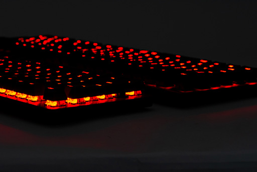 画像ギャラリー No.008のサムネイル画像 / オリジナル青軸スイッチ「GX Blue」とはいかなるものか。Logicool G「G512」キーボードに加わった新たな選択肢をチェックする