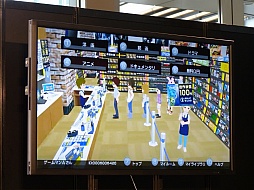 画像ギャラリー No.009のサムネイル画像 / クラウドゲーム機「G-cluster」発売記念イベントの模様をレポート。PR大使に就任したつるの剛士さんと西山茉希さんも興味津々