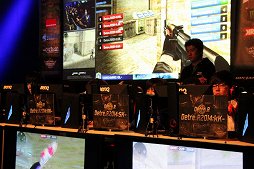 画像ギャラリー No.007のサムネイル画像 / 「サドンアタック」公式大会「SACTL 2014」はDetre.Rが優勝。2015年における大会規定の変更も発表された会場の模様をレポート