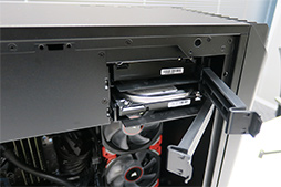 画像ギャラリー No.008のサムネイル画像 / 「ゲーマーの意見」を集めて設計したG-Tuneの新型PCケースは何が違うのか。実機をじっくりチェックしてみた