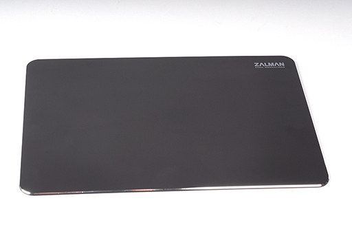 画像ギャラリー No.001のサムネイル画像 / 厚さ3mmのアルミニウムを採用したZalman製マウスパッドが発売に