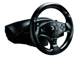 画像集#007のサムネイル/Thrustmaster製でPS公式ライセンス取得済みのPS4&PS3両対応ヘッドセットとステアリングコントローラが10月9日発売。Xbox One用のステコンも
