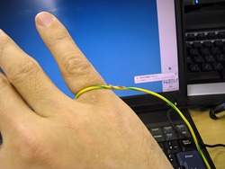 画像ギャラリー No.002のサムネイル画像 / 今日から君もミスター念力? 「Neural Impulse Actuator」でゲームキャラを脳波コントロールしてみる