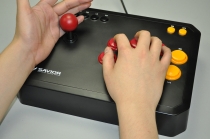 画像ギャラリー No.034のサムネイル画像 / 【PR】低価格アーケードスティックの実力はいかに? バッファロー「BSGPAC01BK」で,めくるめく格闘ゲームライフを始めよう