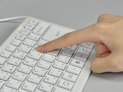 画像ギャラリー No.012のサムネイル画像 / 4000円で買えるコンパクトな“FPS対応”キーボード「SCK88」をゲームで使ってみた