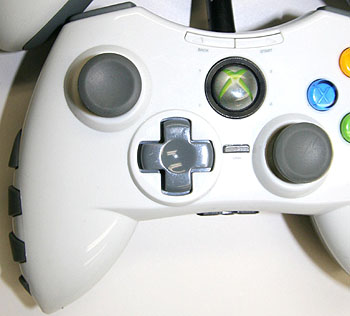 画像ギャラリー No.003のサムネイル画像 / MSY,Mad Catz製Xbox 360用ゲームパッド2種を9月3日に発売