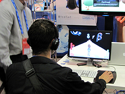 ������#009�Υ���ͥ���/��GDC 2009��29�Ϻ�ǯ��Ǿ�Ȥ���NeuroSky�פΥ֥쥤�󥳥�ȥ�����ǥХ���