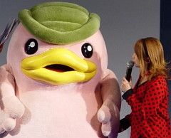 画像集#020のサムネイル/元ZONEの長瀬実夕さん,元モーニング娘。の矢口真里さんも登場。ゲーム概要やコラボ企画が紹介された「モンスターファーム オンライン」のステージ