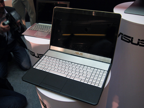 ꡼ No.008 | COMPUTEXASUSץ쥹ե󥹾󡣥ХԾؤϤĶΡPCPadfoneפʤɤо