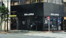 ���������꡼ No.001�Υ���ͥ������ / �־����Ų���FINAL�פ˥����ɥ������֤����ඨ�ϡ����ո���GALLERIA Lounge�Ǥϥѥ֥�å��ӥ塼���󥰤�»�ͽ��