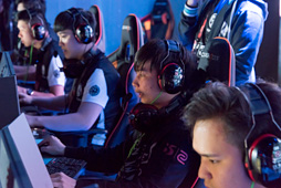 ���������꡼ No.004�Υ���ͥ������ / �峤�ǳ��ŤΡ�CS:GO���������פȡ����⥲����PC�᡼�����Ϥʤ�����Ȥ���Τ���ô���Ԥ�ʹ�����������ȡ�e-Sports������ΤȤε�Υ��