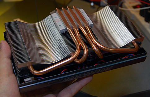 画像集#002のサムネイル/GPUコアにヒートパイプが直接触れる仕様のHD 4800対応GPUクーラーが発売