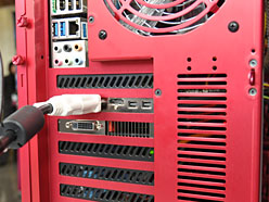 画像ギャラリー No.003のサムネイル画像 / 【速報】AMD,次世代GPUを22日に発表と予告し実機デモを披露。APU「Llano」のウェハも公開