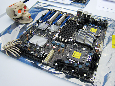 ������#002�Υ���ͥ���/��IDF Fall 07��Intel��Skulltrail�Υ٥���ޡ����ѥե����ޥ󥹤����