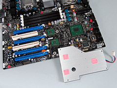 画像集#013のサムネイル/ゲーマー向けデュアルGPU&SLIソリューション「Skulltrail」の可能性を探る