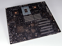 画像集#016のサムネイル/ゲーマー向けデュアルGPU&SLIソリューション「Skulltrail」の可能性を探る