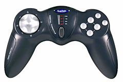 画像集#005のサムネイル/Saitek製デジタル&アナログ両対応ゲームパッド「P990」を完全日本語版で7月18日に再販。エントリーモデル「P220」も同時発売