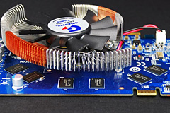 画像集#002のサムネイル/GIGABYTE,Zalman製クーラー搭載のGF8800GTカード