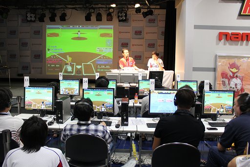 画像ギャラリー No.001のサムネイル画像 / 「ファミスタ オンライン 全国トーナメント」の決勝大会レポート。屋鋪 要氏と川村ゆきえさんがゲストで登場