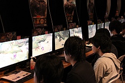 画像ギャラリー No.003のサムネイル画像 / 「MHF」の新たな門出を杉浦一徳プロデューサーが宣言。「VS.クエスト チャンピオントーナメント in Autumn 2012」東京大会レポート