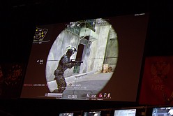 画像ギャラリー No.022のサムネイル画像 / 日本代表はどのクランに? 「Alliance of Valiant Arms」,AVARCT Season 3決勝トーナメントが行われた「AVAれ祭2011 大阪−夏の陣−」をレポート