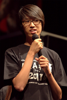 画像ギャラリー No.024のサムネイル画像 / 日本代表はどのクランに? 「Alliance of Valiant Arms」,AVARCT Season 3決勝トーナメントが行われた「AVAれ祭2011 大阪−夏の陣−」をレポート