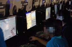 画像ギャラリー No.030のサムネイル画像 / 「Alliance of Valiant Arms」のオフラインイベント「AVAれ祭2012 プリズムホール -秋の陣-」が開催。白熱した戦いの模様をレポート